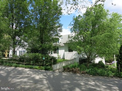 7605 Curving Ln, Towson, MD 21204 - photo 2