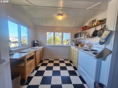 175 S 6th St, Reedsport, OR 97467 - photo 7