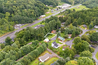 9999 Whippoorwill Way unit 6, Waynesville, NC 28786 - photo 3