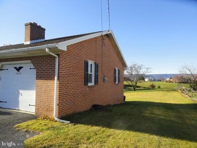 1423 Brechbill Rd unit 6, Chambersburg, PA 17202 - photo 2