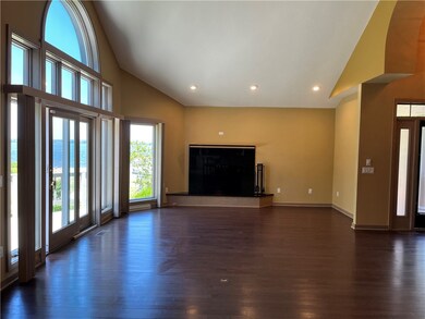  The fireplace can heat with gas or wood logs and