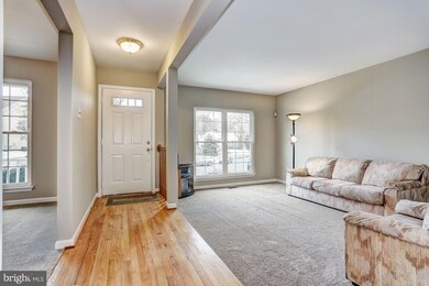 6318 Pitch Pine Ct, Sykesville, MD 21784 - photo 2