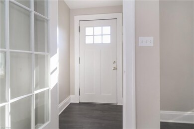 3327 Berkeley Rd, Cleveland, OH 44118 - photo 4