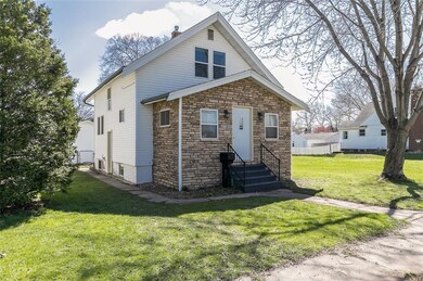 1721 2nd St SW, Cedar Rapids, IA 52404 - photo 2