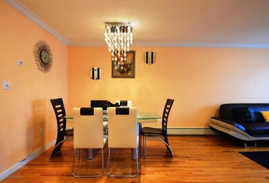 (7) Dining Room