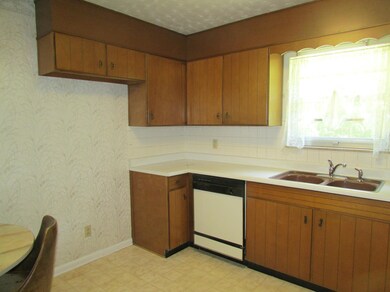 Eat-in Kitchen