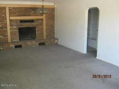 LIVING ROOM W/FIREPLACE
