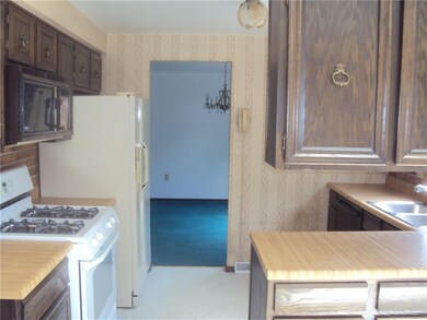 Roomy kichen with lots of counter space, storage, 