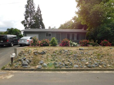 1108 SW Oak St, Grants Pass, OR 97526 - photo 2