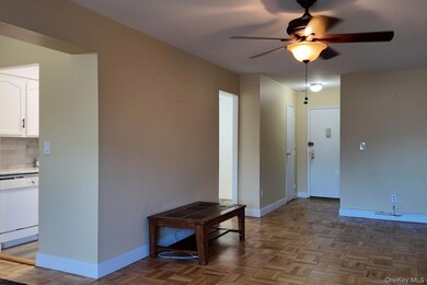 22 N Forest Ave unit 2S, Rockville Centre, NY 11570 - photo 2