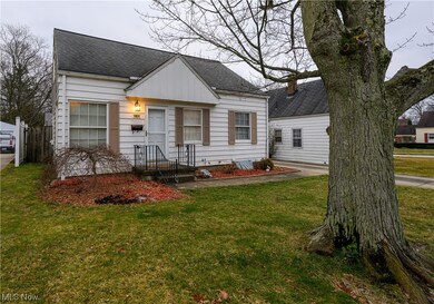 View of front facade with a front lawn