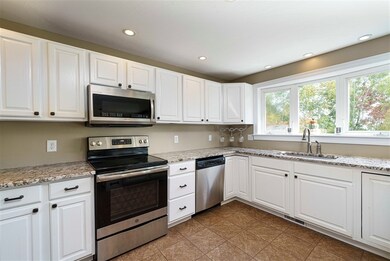 32 Fox Meadow Dr, Worcester, MA 01602 - photo 2