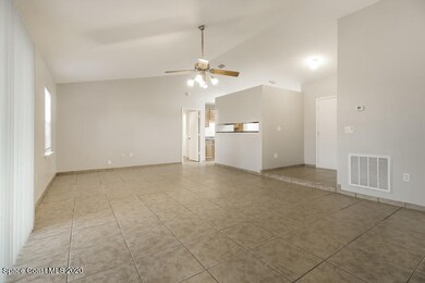 P7340625-02-Living Area-1163356