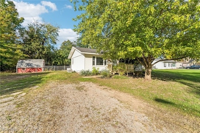 139 E Union St, Geneva, OH 44041 - photo 3