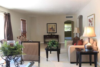 Living room/dining room
