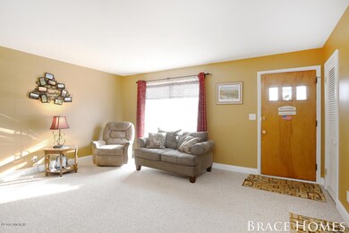 1631 Herrick Ave NE, Grand Rapids, MI 49505 - photo 3