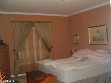 Master Bedroom - Large Master Bedroom with Crown M