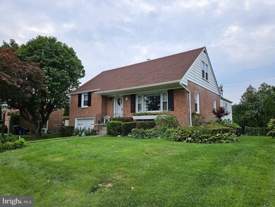 210 W 40th St, Reading, PA 19606 - photo 2