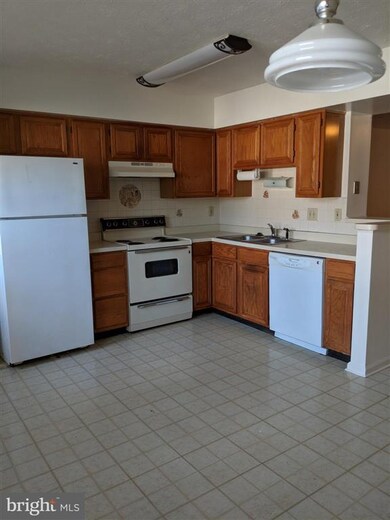 18907 Coral Grove Terrace, Germantown, MD 20874 - photo 5