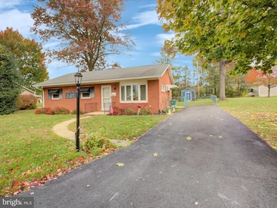 81 Laurel Ave, Chambersburg, PA 17201 - photo 4