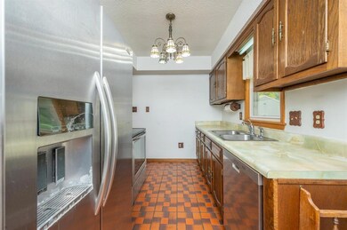 3938 56th St, Des Moines, IA 50310 - photo 5