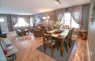 2217 Fallcreek Ct, Grand Forks, ND 58201 - photo 5