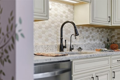 220 Spring Run Dr unit 220, Monroeville, PA 15146 - photo 6