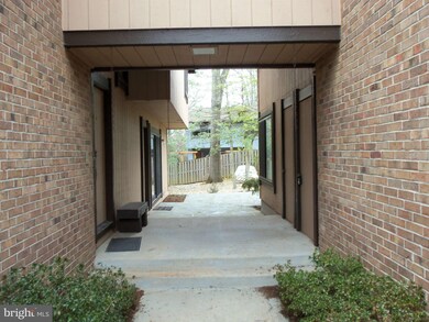 5402 Southport Ln, Fairfax, VA 22032 - photo 2