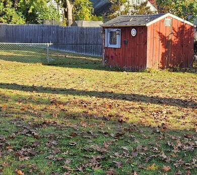 27 Stocker St, Springfield, MA 01129 - photo 4