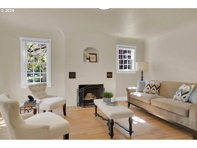 Living Room-Fireplace