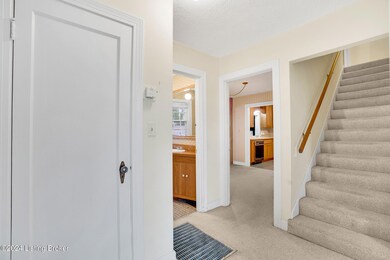 10010 Fairmount Rd, Louisville, KY 40291 - photo 5