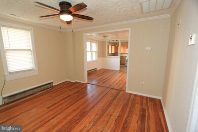 113 W 4th Ave, Ranson, WV 25438 - photo 3