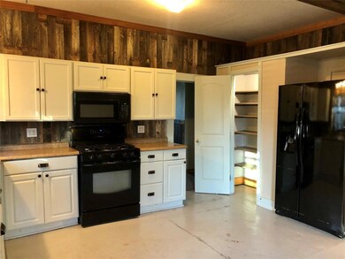 1604 Anthony St, Gainesville, TX 76240 - photo 7