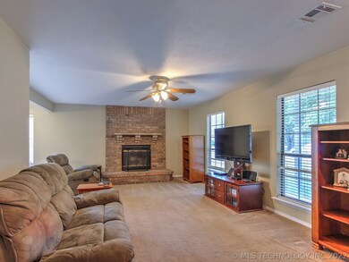 4917 S Poplar Ave, Broken Arrow, OK 74011 - photo 4