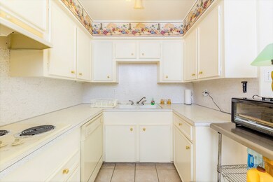 Look at your wonderful kitchen! So many cabinets-