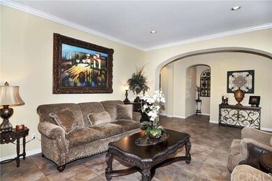 Stylish entrance with warm tones, Crown moulding a