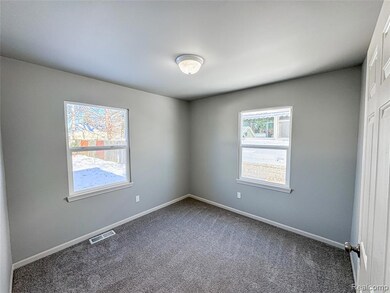 621 Lochhead Ave, Flint, MI 48507 - photo 4