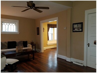 Big Living area, with large coat/vacuum closet, and great flow into large DR!