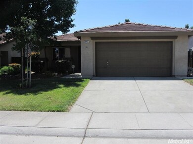 Front of home-2 car garage