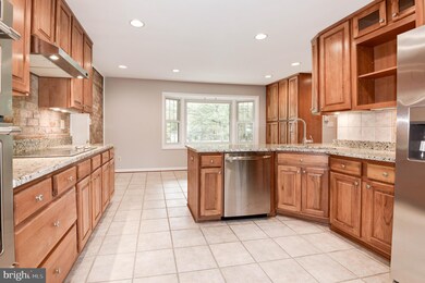 2360 Paddock Ln, Reston, VA 20191 - photo 7