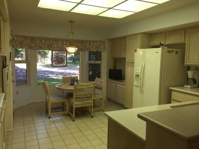 KITCHEN & BREAKFAST NOOK