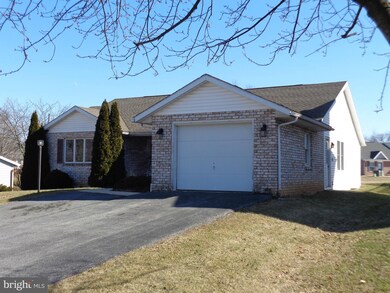 2722 Fillmore Dr, Chambersburg, PA 17201 - photo 3