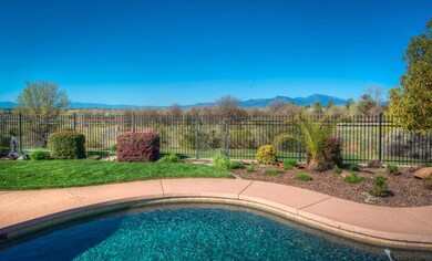 Pool & Mountain View