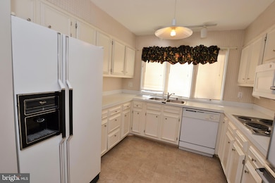 2432 Freetown Dr, Reston, VA 20191 - photo 4