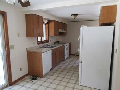 70 Oaklawn Ave, Orange, MA 01364 - photo 6