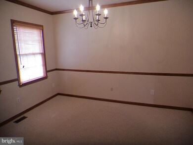10299 Lindale Ave, Greencastle, PA 17225 - photo 4