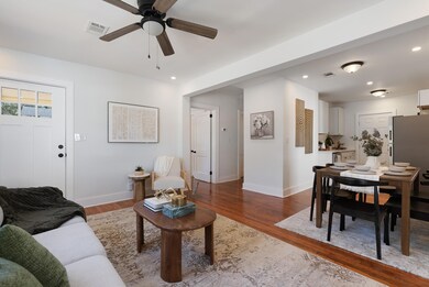2714 W Surrey_Int_3