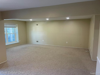 30975 Pointe of Woods Dr unit 4, Farmington Hills, MI 48334 - photo 3