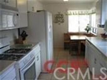 Very efficient kitchen with a cheerful, sunny brea
