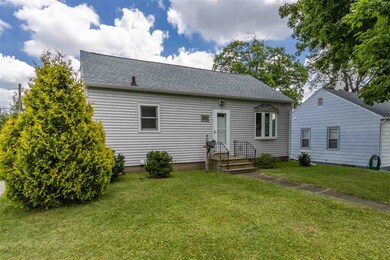 835 Maxwell St, Waterloo, IA 50701 - photo 2